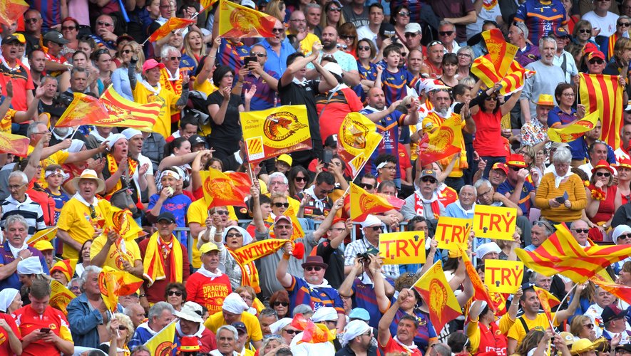 Les supporters des Dragons Catalans au Camp Nou