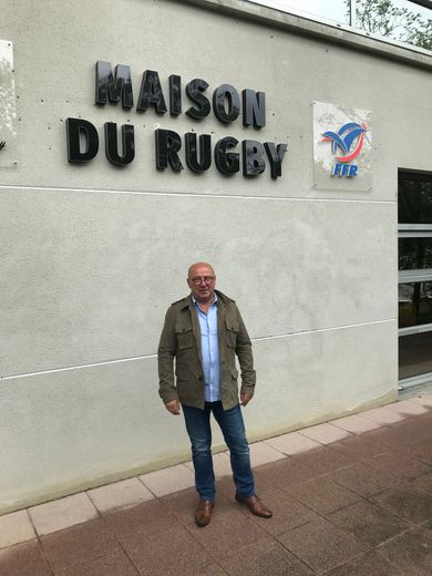 Jean-Claude Mercier, ici devant la maison du rugby à Toulouse, entend peser dans les négociations qui touchent au rugby amateur. Photo DB