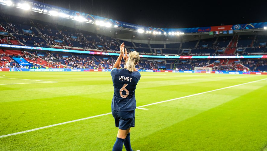 Amandine Henry (capitaine de l'équipe de France de football féminines)