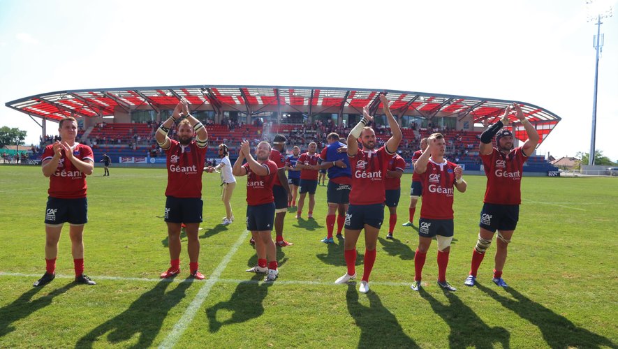 Pro D2 - La joie des joueurs d'Aurillac après leur première victoire de la saison à domicile face au Biarritz Olympique