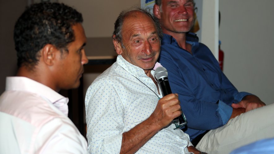 Thierry Dusautoir, Pierre Villepreux et Fabien Pelous lors du débat organisé par Midi Olympique à Labastide.JPG