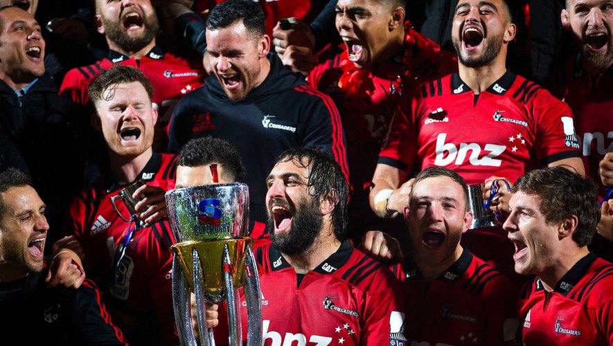 L'équipe des Crusaders célébrant leur victoire lors de la finale du Super rugby, en 2019.