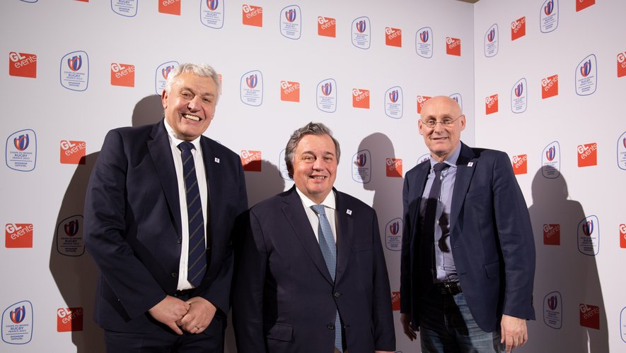 Olivier Ginon, président de de GL Events, entouré par Claude Atcher et Bernard Laporte