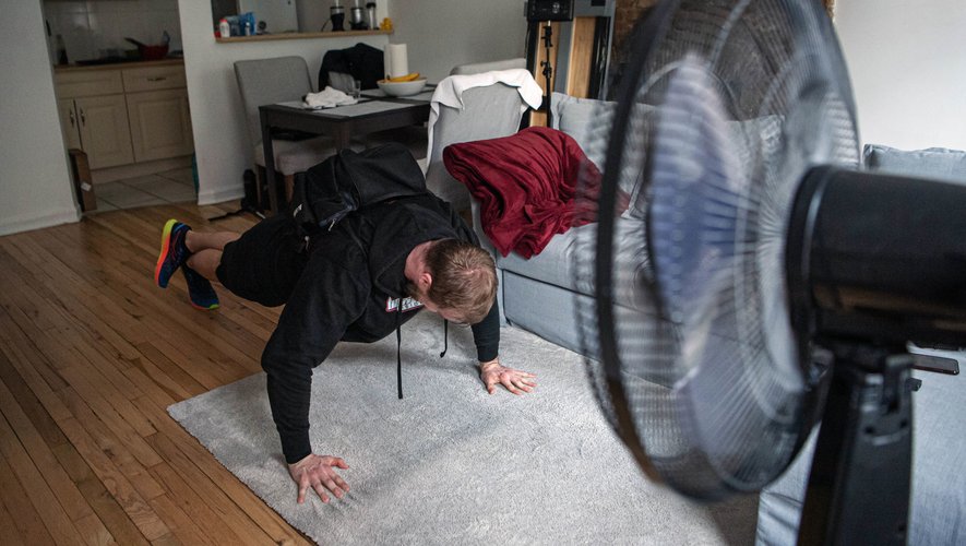200423 Swedish boxer Otto Wallin trains in his home as the coronavirus, COVID-19, outbreak continues on April 23, 2020 in New York, NY, USA. Closed gyms and training grounds have forced athletes to train at home or in new different ways.
Photo: Joel Marklund / BILDBYRÃN / kod JM / 88139 
Photo by Icon Sport - Otto WALLIN -  (Suede)