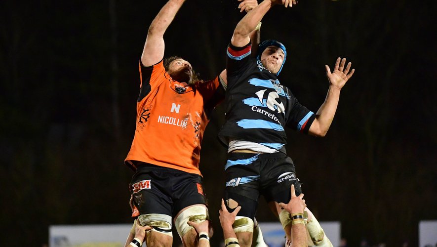 (R-L) Christophe Desassis of Massy and Nicolas Strauss of Narbonne during the French Pro D2 match between Massy and Narbonne on March 2, 2018 in Massy, France. (Photo by Dave Winter/Icon Sport)