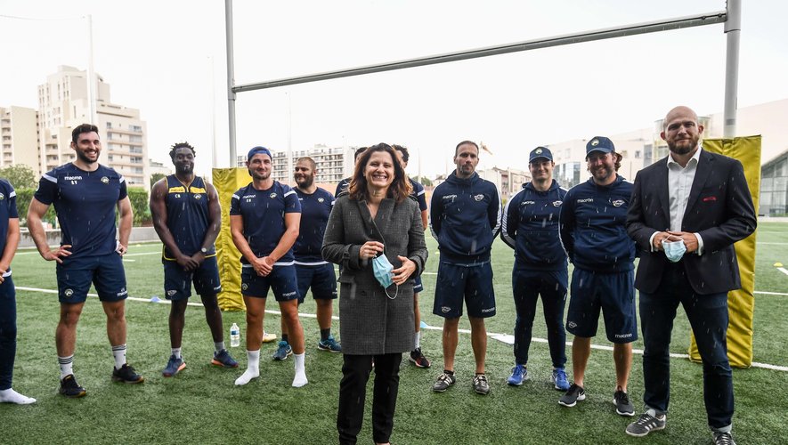 Roxana Maracineanu (Ministre des Sports) avec le Président du Rugby Club de Courbevoie