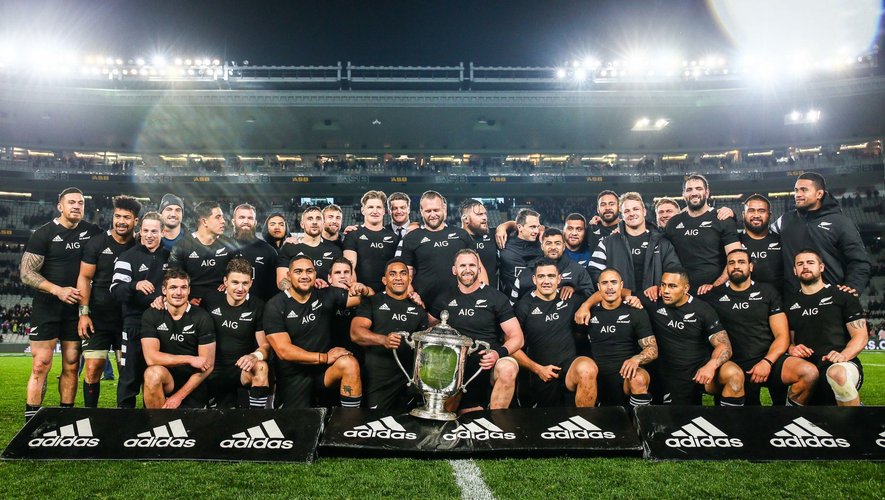 The All Blacks celebrate winning the Bledisloe Cup Rugby match between the New Zealand All Blacks and Australia Wallabies at Eden Park in Auckland, New Zealand on Saturday, 17 August 2019. Photo : Dave Lintott / Icon Sport
