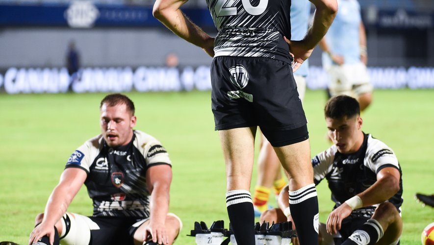 Team of Rouen looks dejected  during the Pro D2 match between Perpignan and Rouen at Stade de Aime Giral on September 18, 2020 in Perpignan, France. (Photo by Alexandre Dimou/Icon Sport)  - --- - Stade Aime Giral - Perpignan (France)