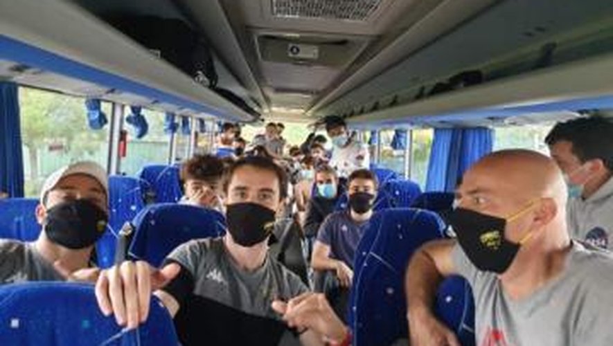 Après avoir joué durant 70 minutes à Balma, les juniors nationaux du rassemblement Saint-Médard-en-Jalles/Parempuyre ont dû se changer sur le bord du terrain et remettre le masque pour faire trois heures de car pour rentrer en Gironde. 