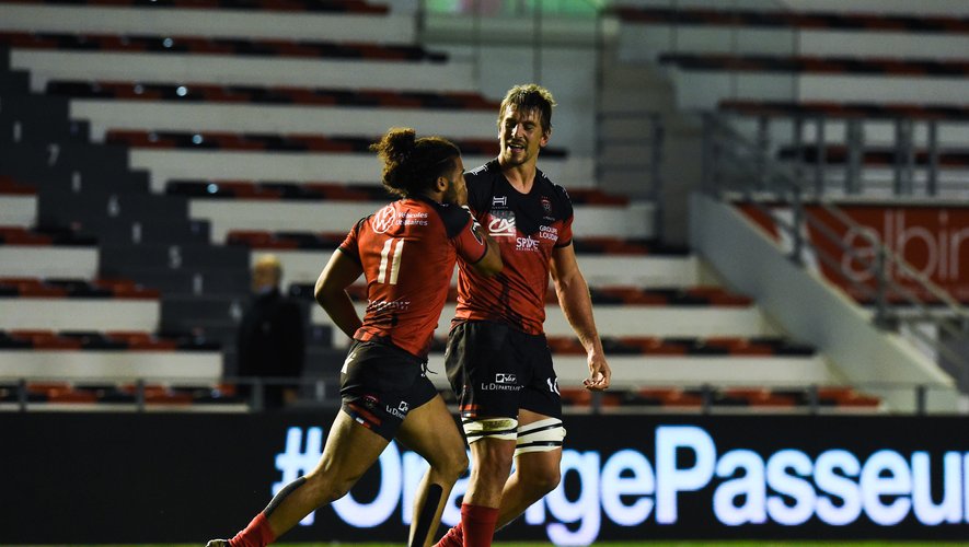 Erwan DRIDI of Toulon celebrates  his first try with Eben ETZEBETH of Toulon  during the Top 14 match between Toulon and Brive at Felix Mayol Stadium on November 6, 2020 in Toulon, France. (Photo by Alexandre Dimou/Icon Sport) - Eben ETZEBETH - Erwan DRIDI - Stade Felix Mayol - Toulon (France)