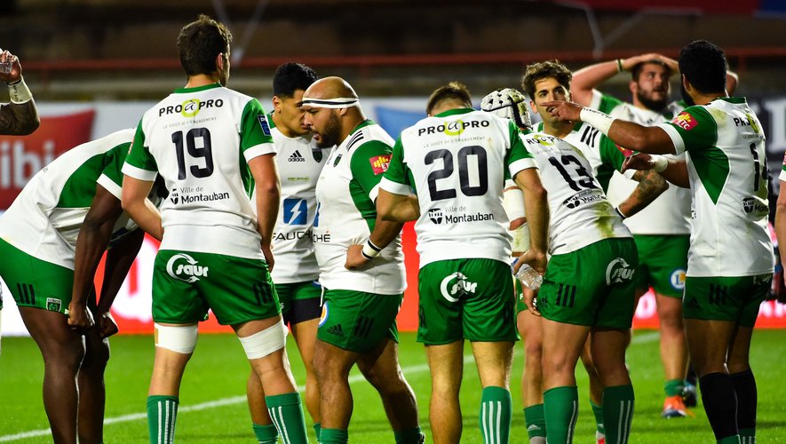 Team of Montauban looks dejected  during the Pro D2 match between Beziers and Montauban at Stade de la MediterranÃ©e on November 18, 2020 in Beziers, France. (Photo by Alexandre Dimou/Icon Sport) - --- - Stade de la Mediterranee - BÃ©ziers (France)