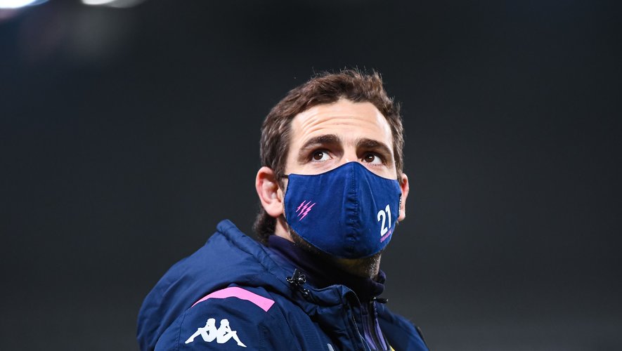 À l'image de Nicolas Sanchez, le masque et gestes sanitaires sont devenus une habitude dans le monde du rugby depuis un an