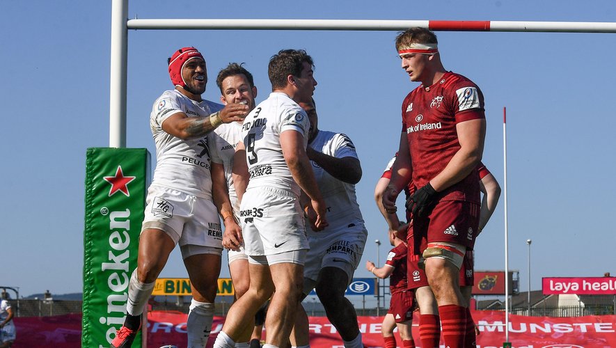 3 April 2021; Antoine Dupont of Toulouse, centre, is congratulated by team-mates after scoring his side's fourth try during the Heineken Champions Cup Round of 16 match between Munster and Toulouse at Thomond Park in Limerick. Photo by Ramsey Cardy/Sportsfile 
By Icon Sport - Antoine DUPONT - Cheslin KOLBE - Cliffs of Moher - Munster (Irlande)