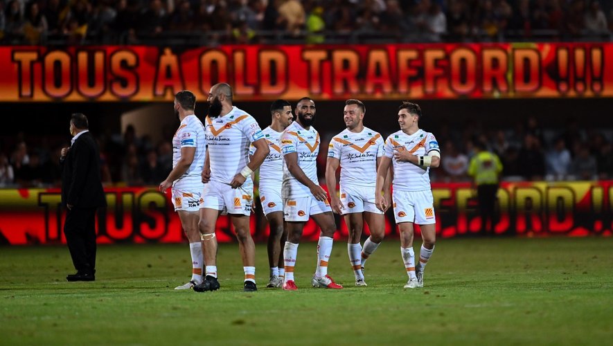 Team of Dragons celebrates the victory during the Super League match between Dragons Catalans and Hull KR at Stade Gilbert Brutus on September 30, 2021 in Perpignan, France. (Photo by Alexandre Dimou/Icon Sport) - Stade Gilbert Brutus - Perpignan (France)