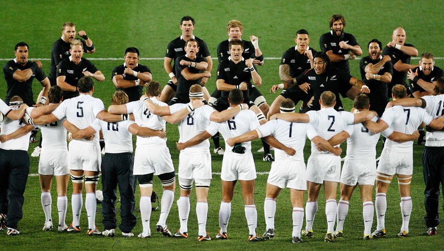Equipe de France devant le Haka des All Blacks - 23.10.2011 - France / Nouvelle Zelande - Finale de la Coupe du Monde de Rugby 2011 - Auckland  -  (Angleterre)