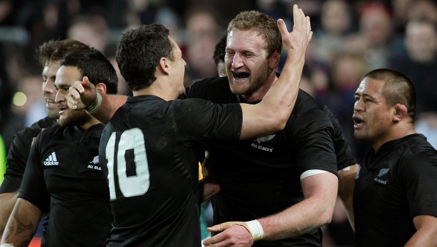 All Blacks' Kieran Read (C) gets a hug from teammate Dan Carter (10) after scoring a try during their Tri-Nations rugby match against South Africa's Springboks at Eden Park in Auckland