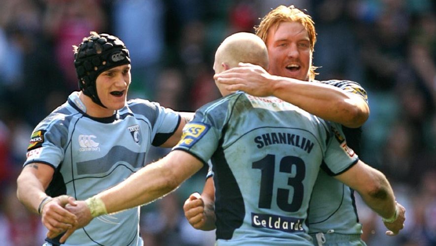 2010 RUGBY Cardiff Blues' Tom Shanklin celebrate his try with Tom James (left) and Andy Powell (right).