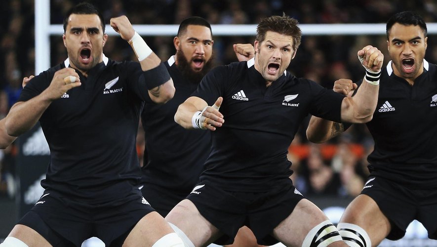 Captain Richie McCaw of New Zealand's All Blacks (2nd R) leads his team in a haka before they take on South Africa's Springboks in their Rugby Championship test match in Dunedin September 15, 2012 (Reuters)