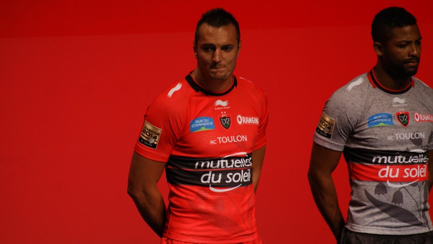 Virgile Bruni avec le nouveau maillot rouge de Toulon - 25 juillet 2014