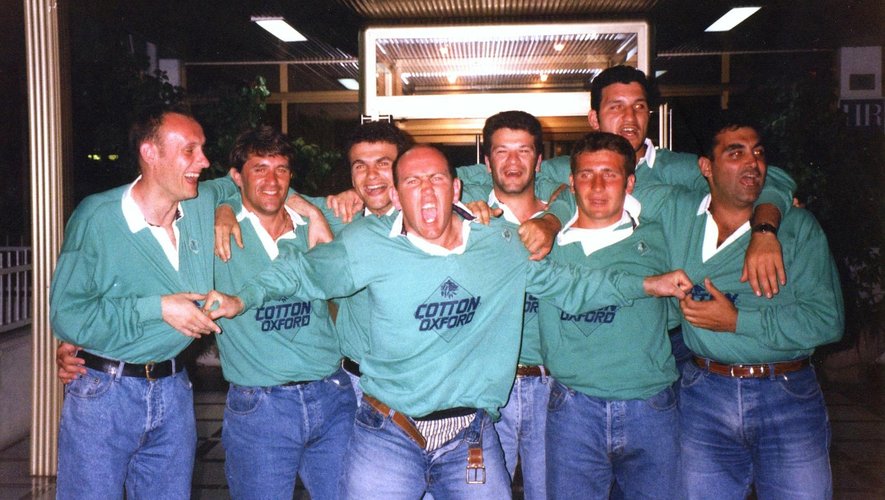 L’équipe des Froggies avec Bernard Laporte et Raphaël Saint-André à Bénidorm (Espagne) en 1993