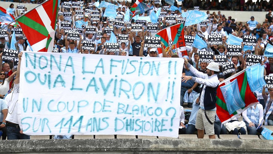 Une des banderoles des supporters bayonnais lors du match à Bordeaux le 16 mai