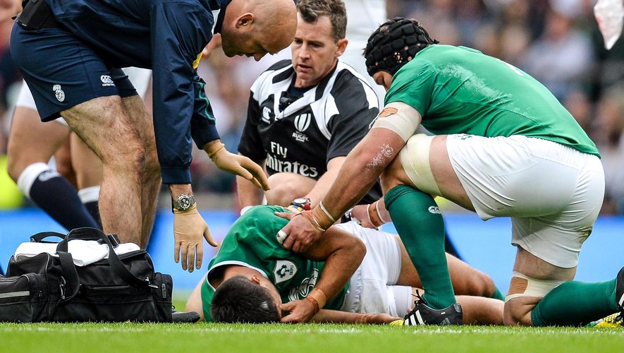 La blessure de Conor Murray (Irlande) contre l'Angleterre - 5 septembre 2015