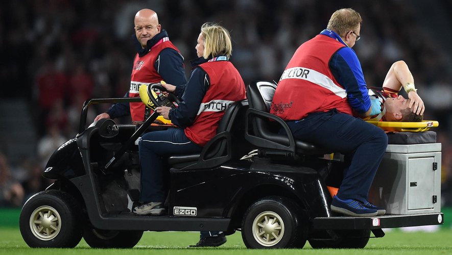 Scott Williams (Galles) évacué après sa blessure face à l'Angleterre - le 26 septembre 2015