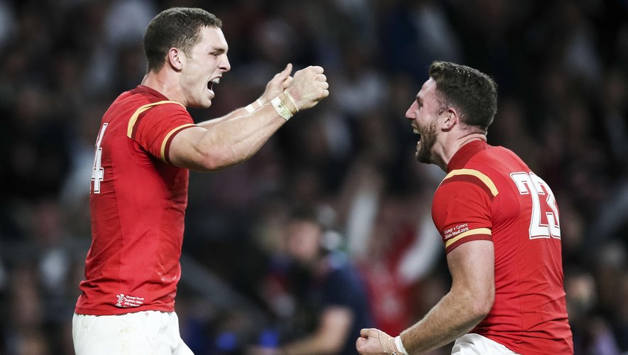 La joie de George North et Alex Cuthbert (Galles) après la victoire contre l'Angleterre