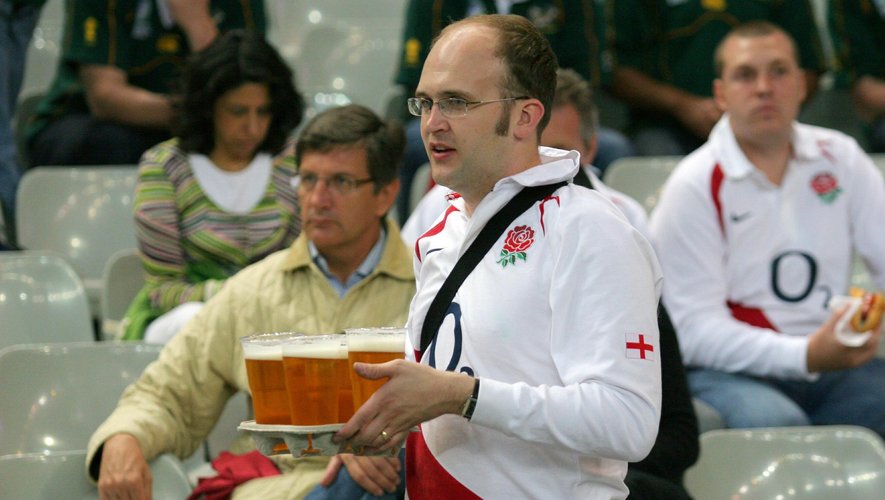 Un supporter anglais et des bières - 2007