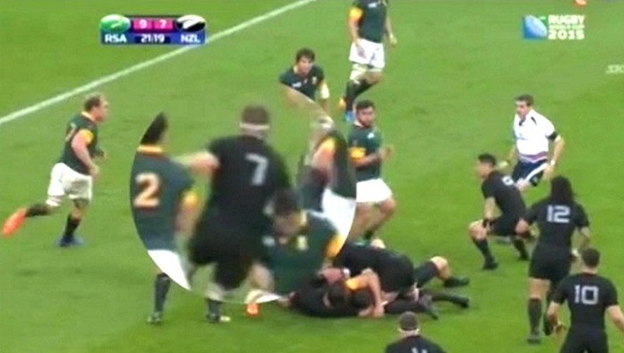 The screen grab of Richie McCaw apparently elbowing a Springbok player