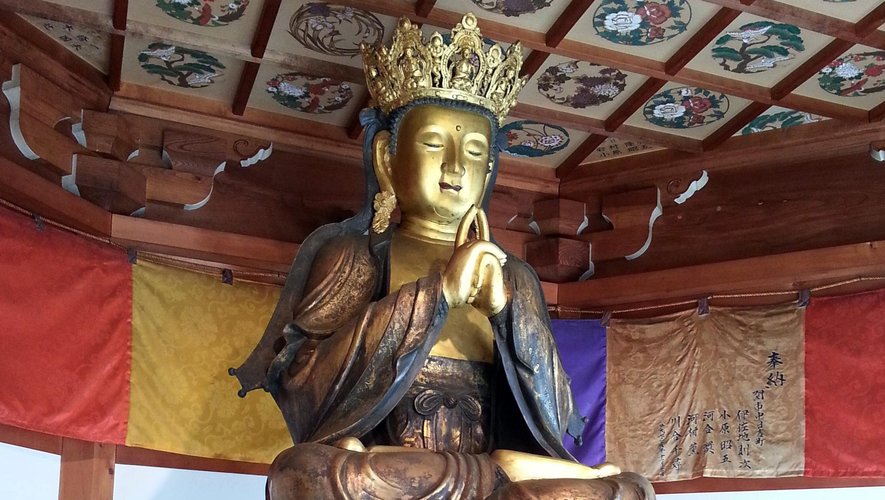La statue de Bouddha au même geste que Goromaru