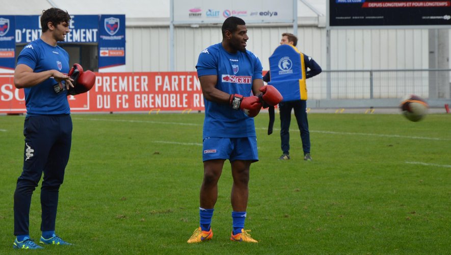 Xavier Mignot et Maritino Nemani lors du premier entraînement du Fidjien Maritino Nemani à Grenoble - 27 octobre 2015