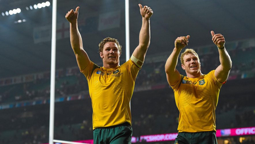 Michael Hooper et David Pocock (Australie) après leur victoire face à l'Australie - le 3 octobre 2015