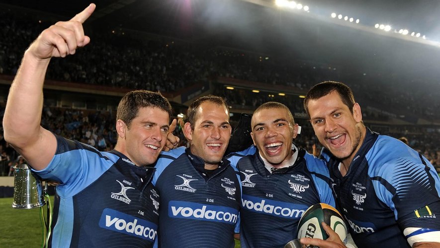 Morné Steyn, Fourie Du Preez, Bryan Habana et Pierre Spies fêtent leur titre de Super Rugby en 2009