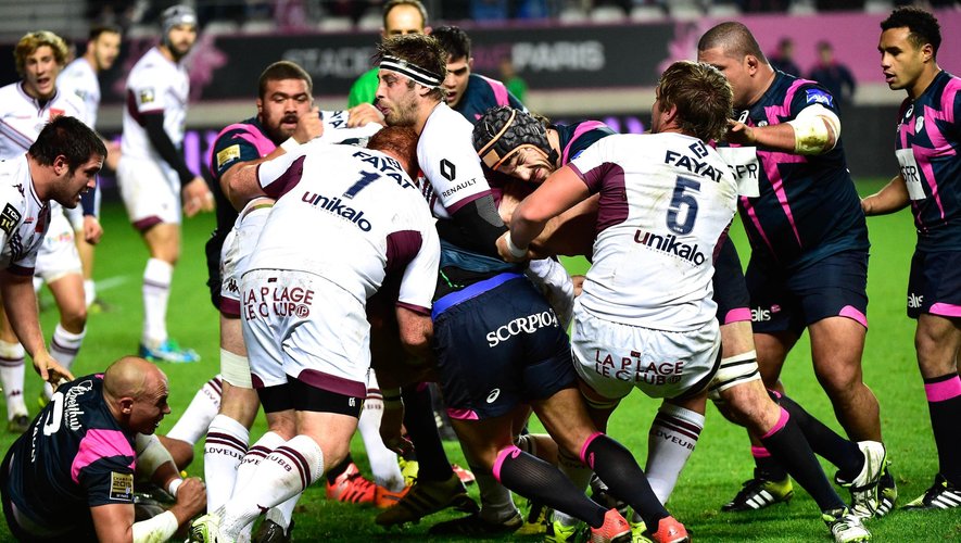 Bordeaux-Bègles tente de défendre face au maul du Stade français