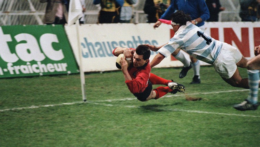David Jaubert (Toulon) marque un essai face au Racing - 22 mai 1987