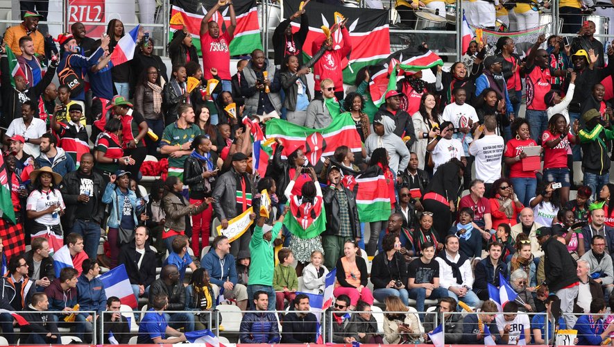 Les supporters kenyans lors de l'étape de Paris