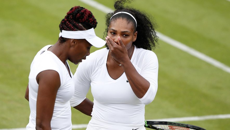 Les soeurs Williams lors du double à Wimbledon.