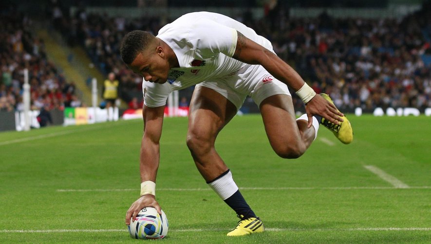 England's Anthony Watson scores their fourth try
