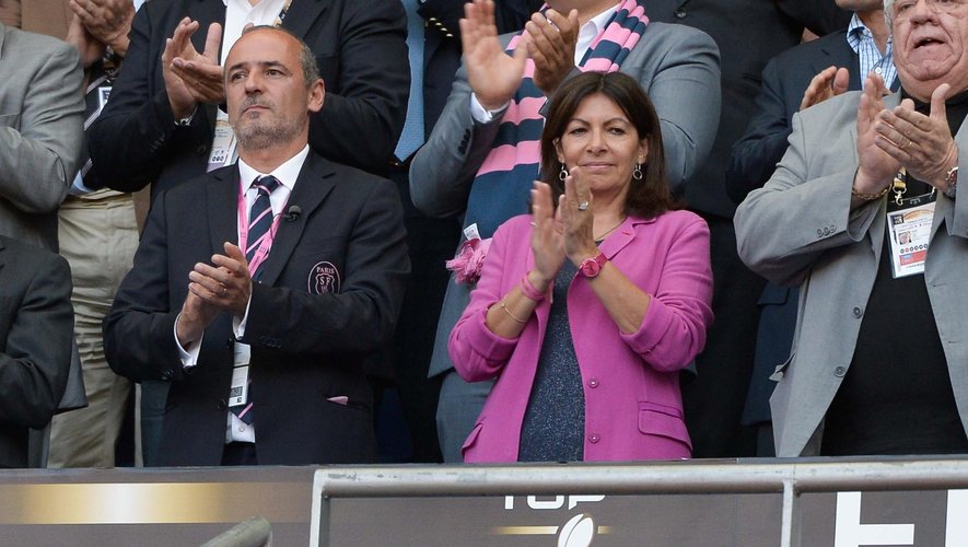 Anne Hidalgo (maire de Paris) aux côtés de Thomas Savare (président du Stade français) lors de la finale du Top 14 en 2015