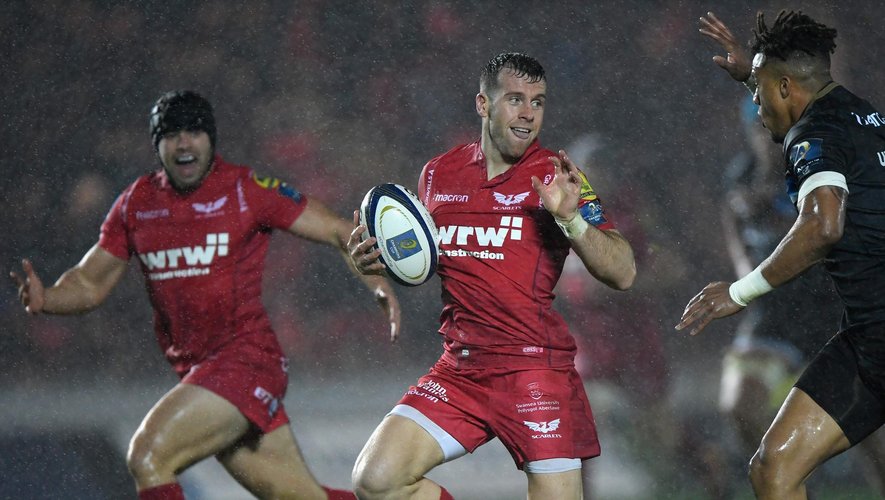 Leigh Halfpenny et Gareth Davies (Scarlets), face à Anthony Watson (Bath) - Champions Cup, 20 octobre 2017