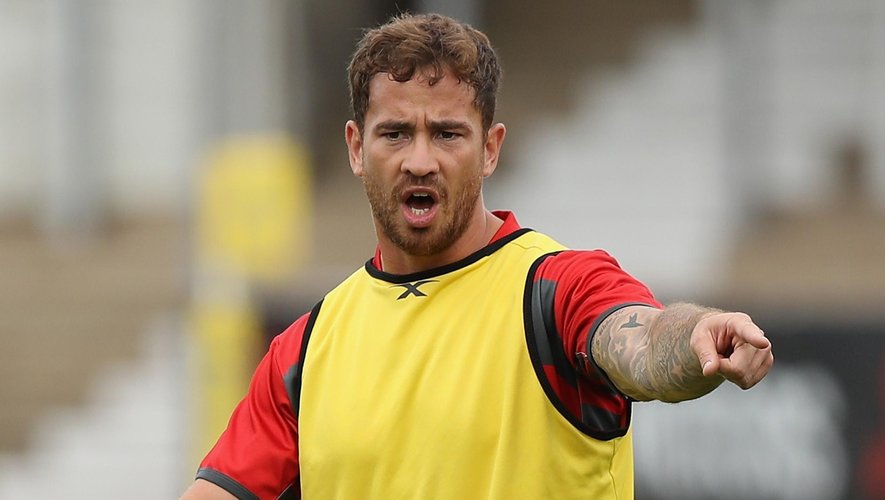 Danny Cipriani issues instructions
