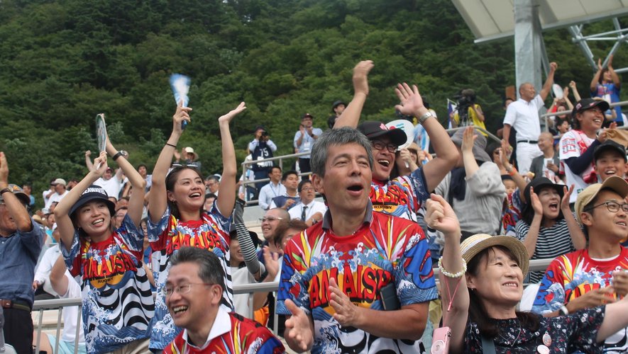 Les supporters au stade de Kamaishi