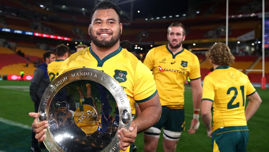 Taniela Tupou of the Wallabies poses with the Mandela Plate after winning The Rugby Championship match between the Australian Wallabies and the South Africa Springboks .