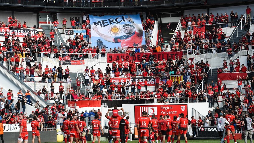 Top 14 - Les joueurs de Toulon saluant leurs supporters