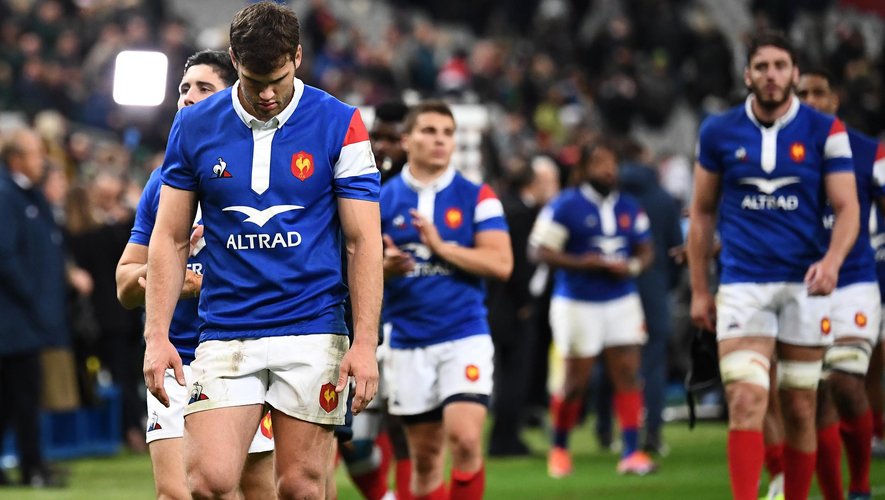 Les joueurs de l'équipe de France de rugby après leur défaite face à l'Afrique du Sud en Test Match