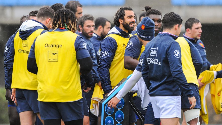 XV de France - Yoann Huget avec ses coéquipiers