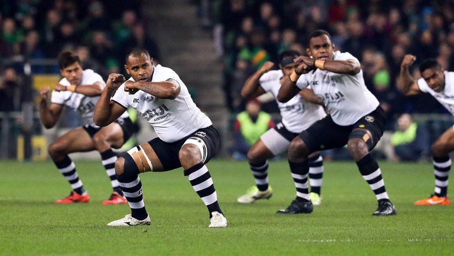 Les Fidjiens réalisent le Cibi contre l'Irlande