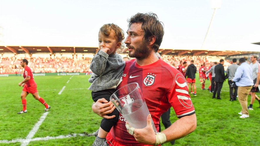Champions Cup - Maxime Médard (Toulouse) avec sa fille Louison après le match contre Leinster