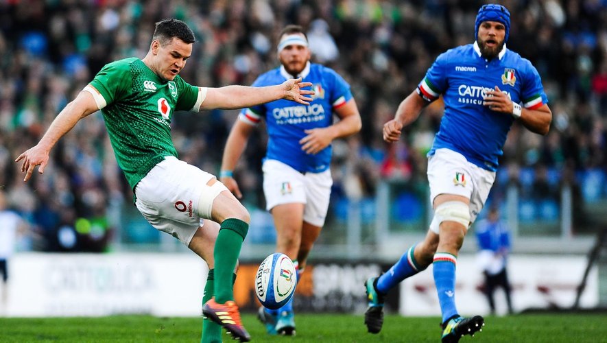 6 Nations 2019 - Jonathan Sexton (Irlande) tapant un coup de pied contre l'Italie